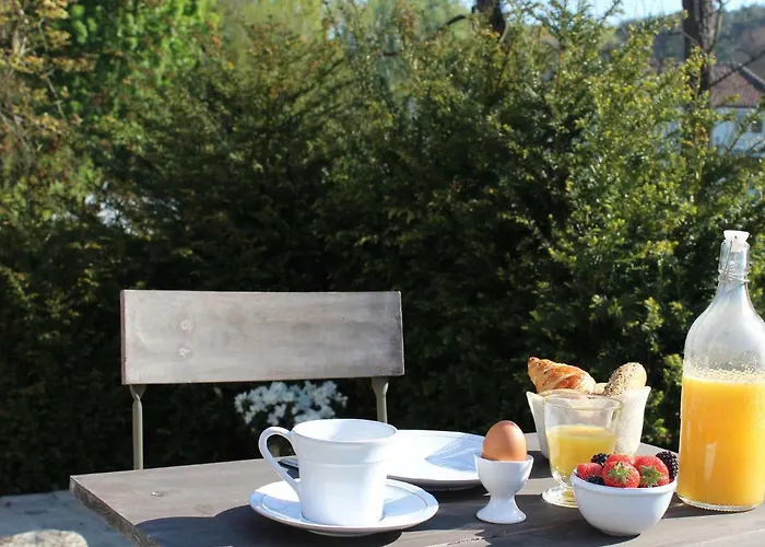 לינה וארוחת בוקר Pitchounette 4*